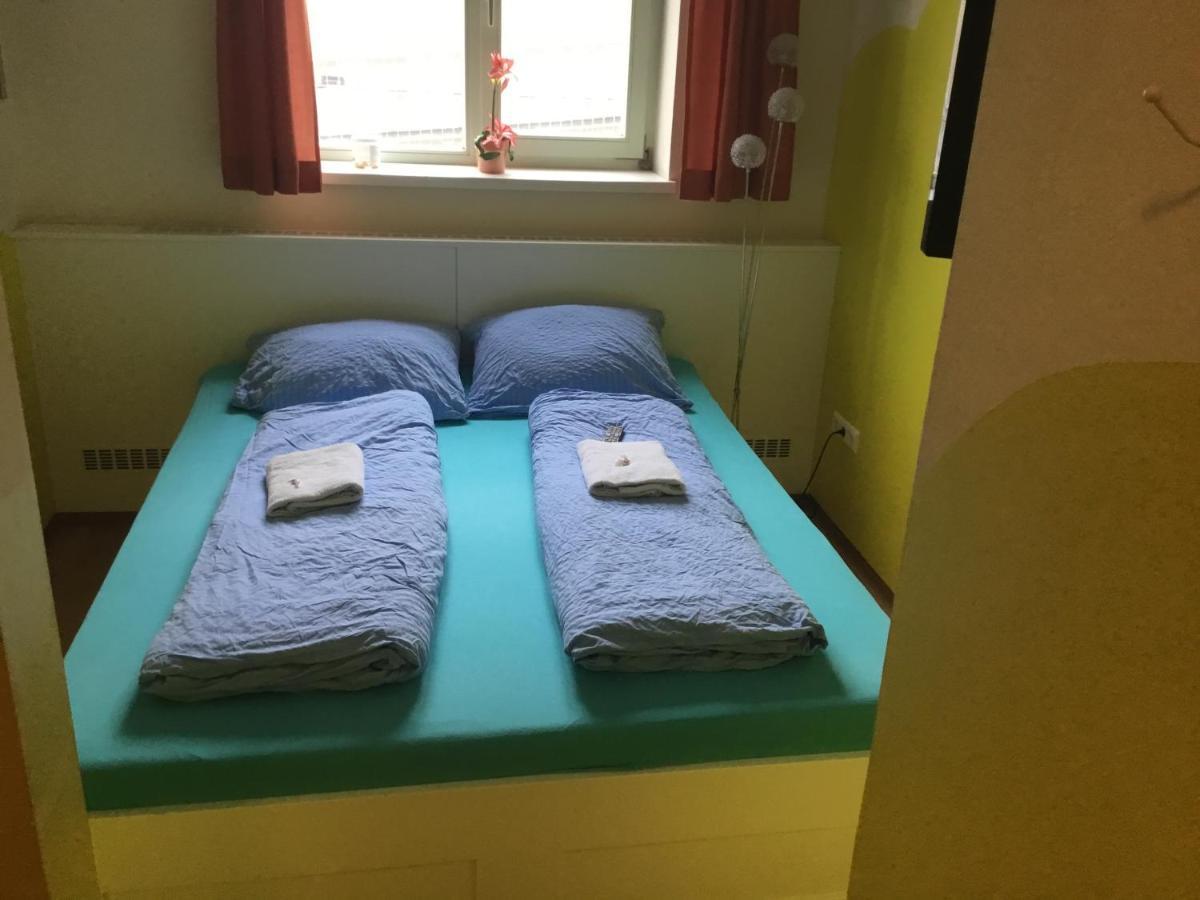 Junges Hotel Melk Bagian luar foto