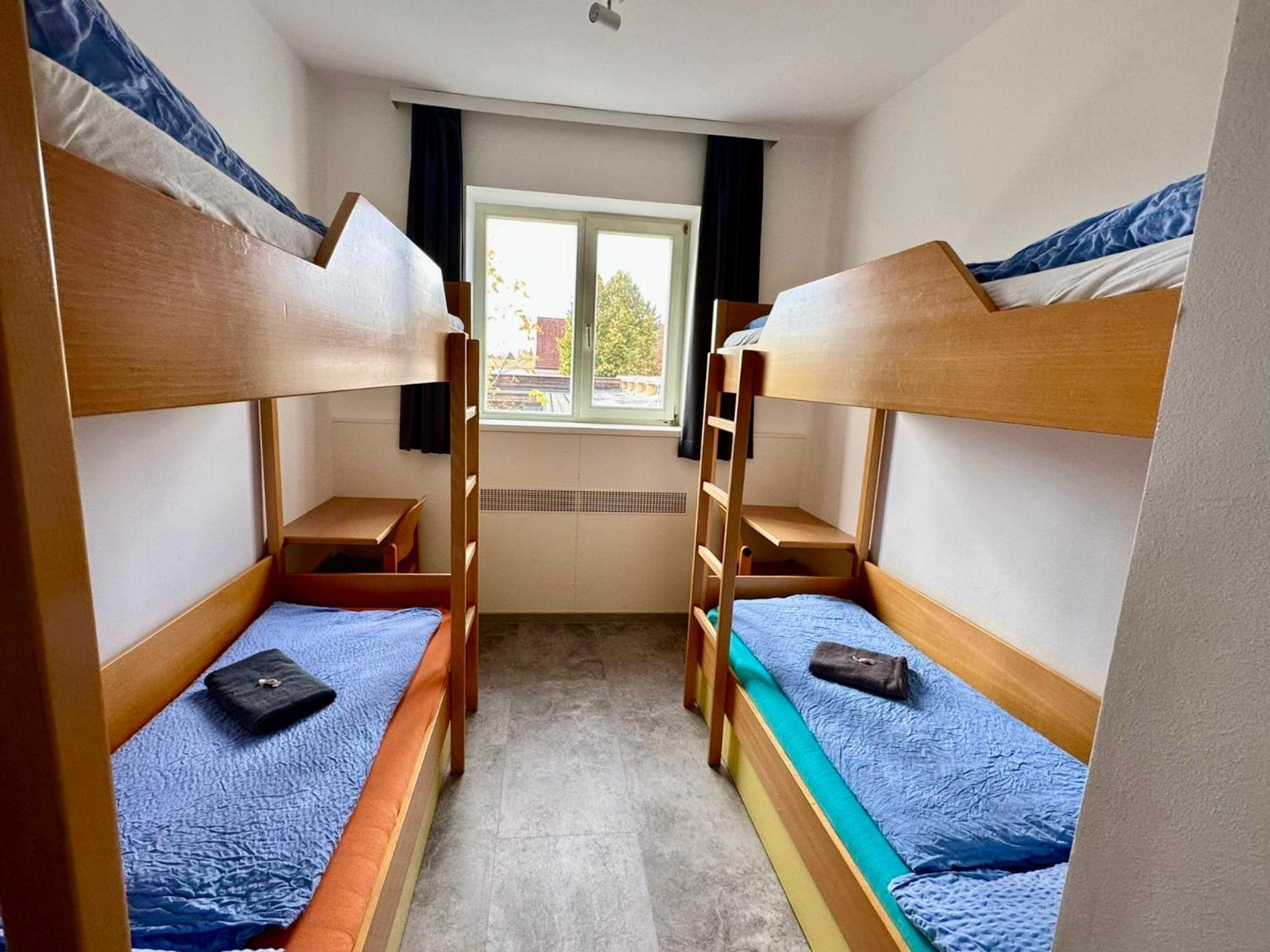 Junges Hotel Melk Bagian luar foto