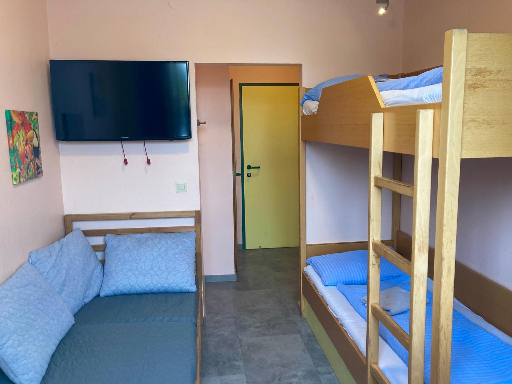Junges Hotel Melk Bagian luar foto